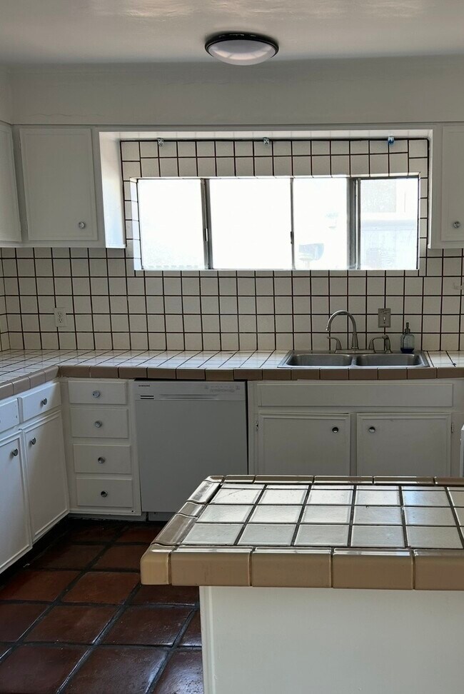 Foto del edificio - 2629 Baltic Ave