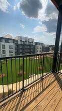 Building Photo - Colina Hillside