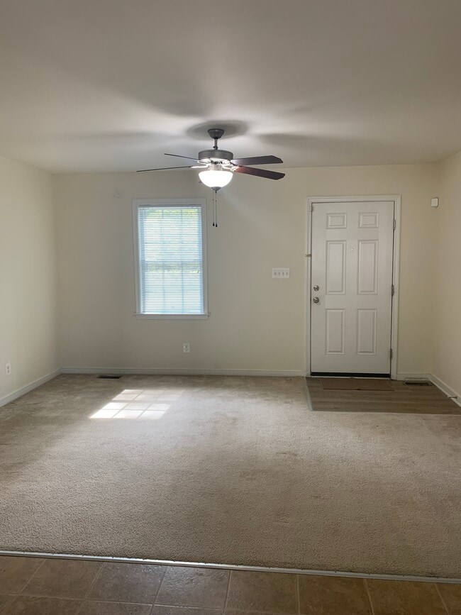 Sala de estar - 2521 Gravel Hill Rd