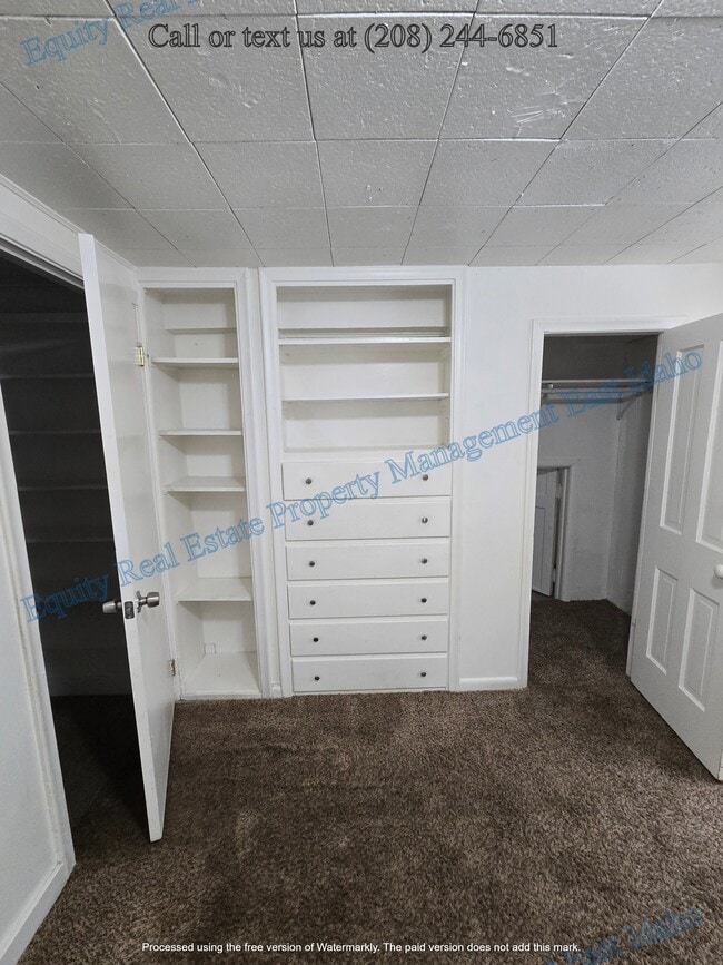 Building Photo - 555 N 13th Ave