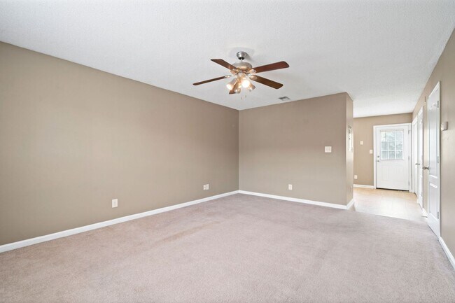 Foto del edificio - 524 Patriot Park Ct