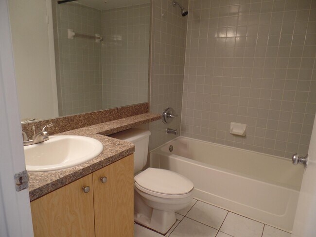 Building Photo - 2880 N Oakland Forest Dr