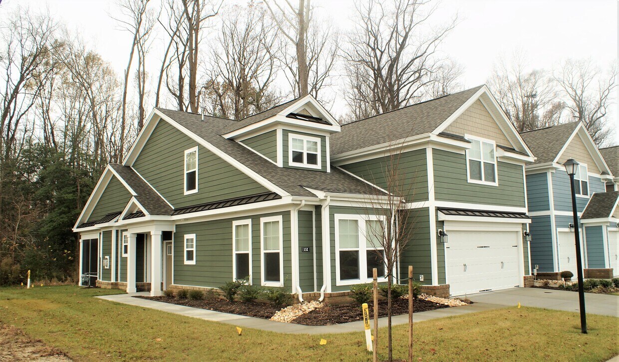 Primary Photo - 132 Creek Front Ln