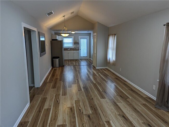 Foto del edificio - 166 Hill St SE