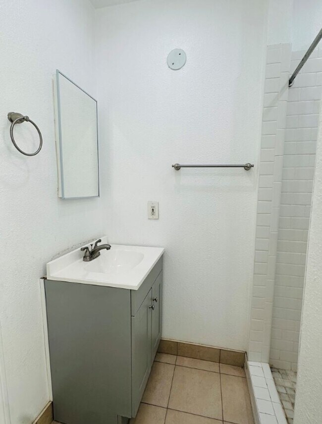 Foto del edificio - 3661 Webster Ave