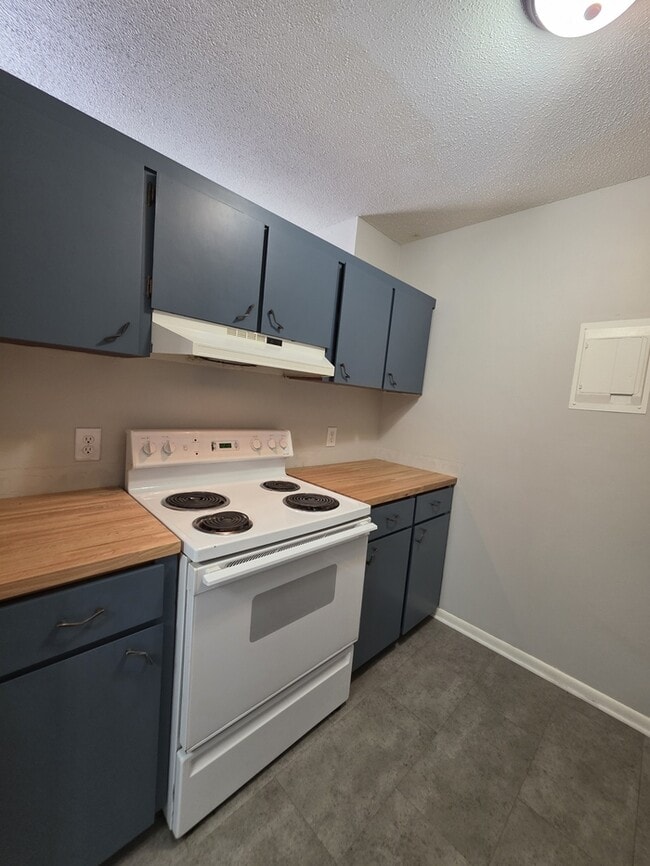 Building Photo - 802 Ruth Ann Dr