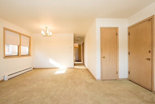 Building Photo - 2424 N 77th Ct