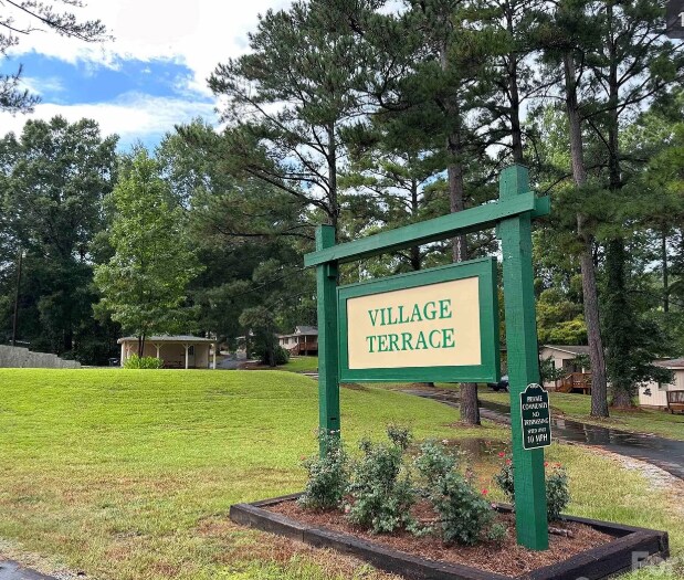 Foto del edificio - 8 Village Terrace Dr