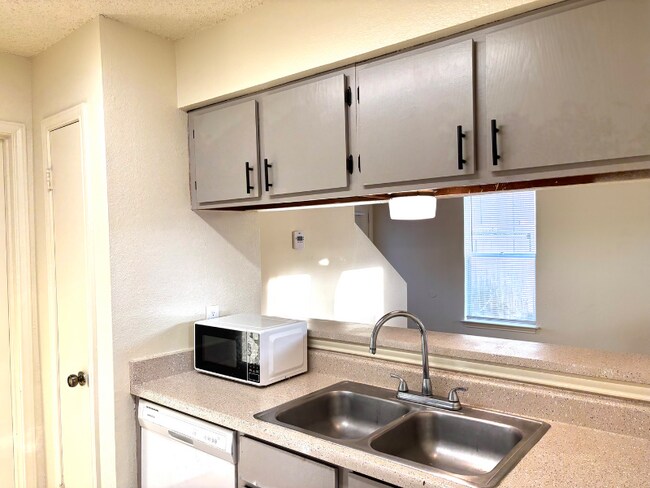 Foto del edificio - 6303 Worchester Knoll