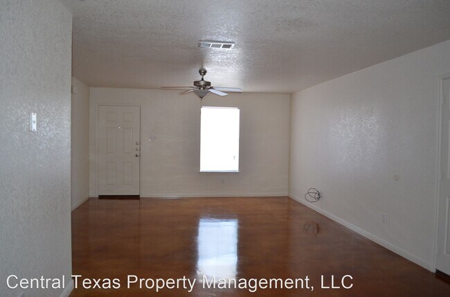 Building Photo - 2201 Wildewood Dr