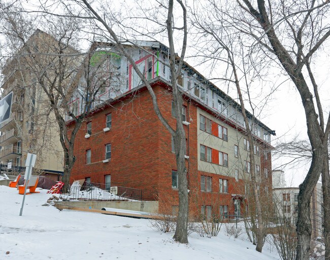 Photo du bâtiment - Broadview Legislature Apartments