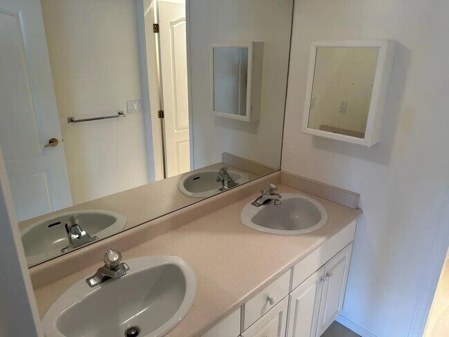 Photo du bâtiment - 32085 George Ferguson Way