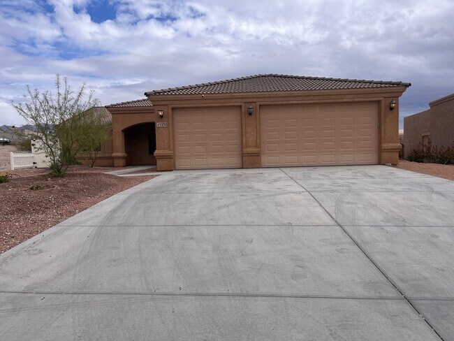 Building Photo - **PENDING** Longterm Furnished or Unfurnis...