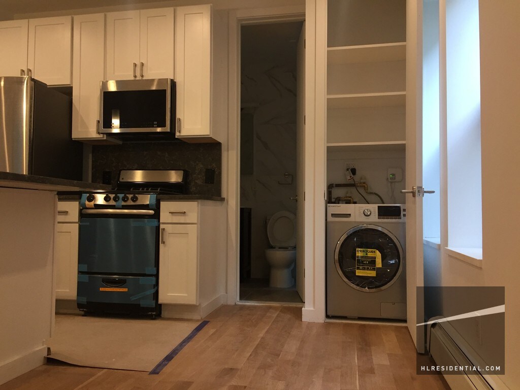 Foto principal - 2211 Steinway St
