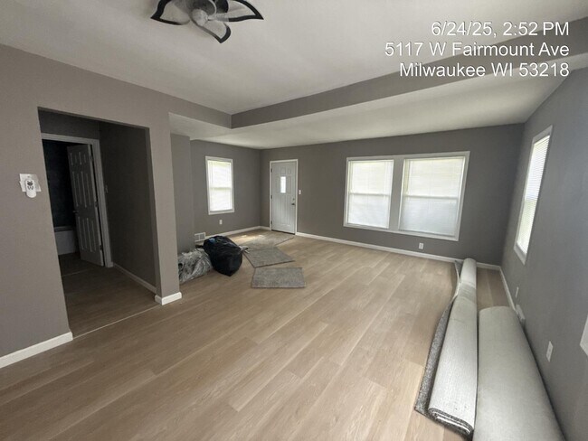 Building Photo - 5117 W Fairmount Ave