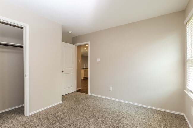 Foto del edificio - 9913 Gln Brk Ln