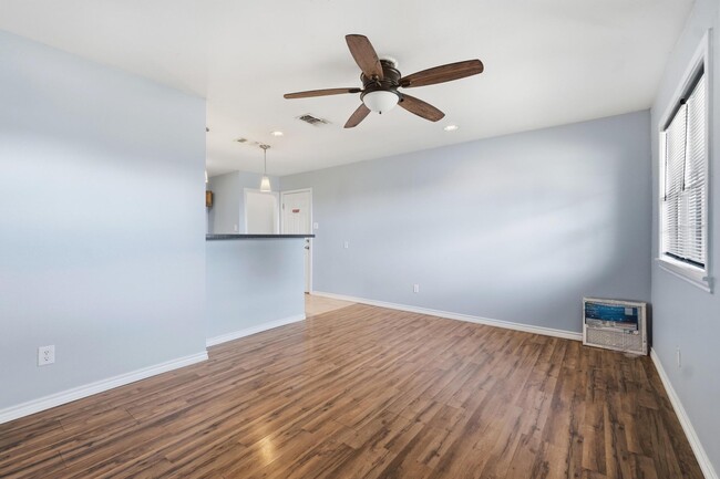 Building Photo - 1741 Pasadena Dr