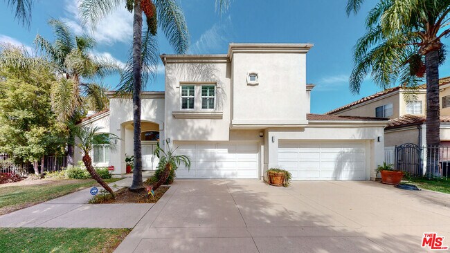 Foto del edificio - 4950 Densmore Ave