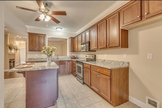 Building Photo - 2208 Stanford Ct