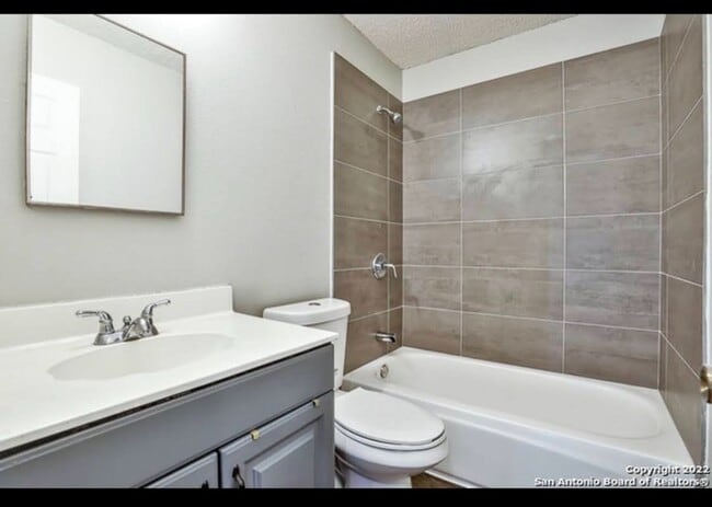 Foto del edificio - 6822 Barton Rock Ln