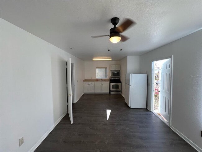 Building Photo - 833 Caribbean Dr