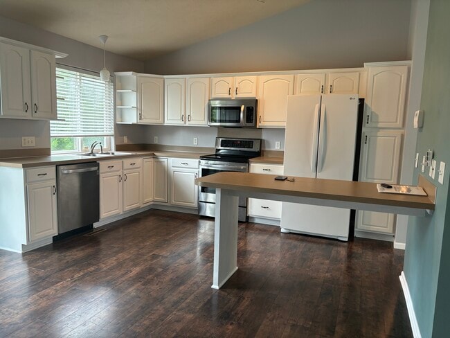 Building Photo - 817 Lake Vista Dr
