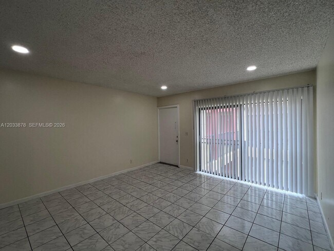 Foto del edificio - 3211 Coral Ridge Dr