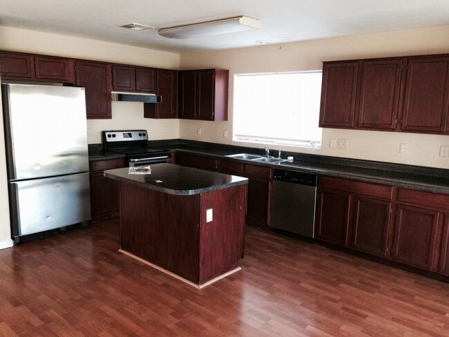 Building Photo - Beautiful Home 4 bed./ 2.5 bath. Chandler 852