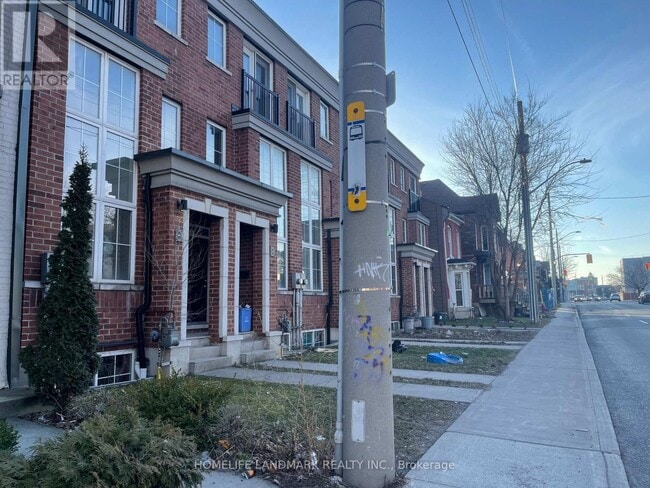 Building Photo - 184 Wilson St