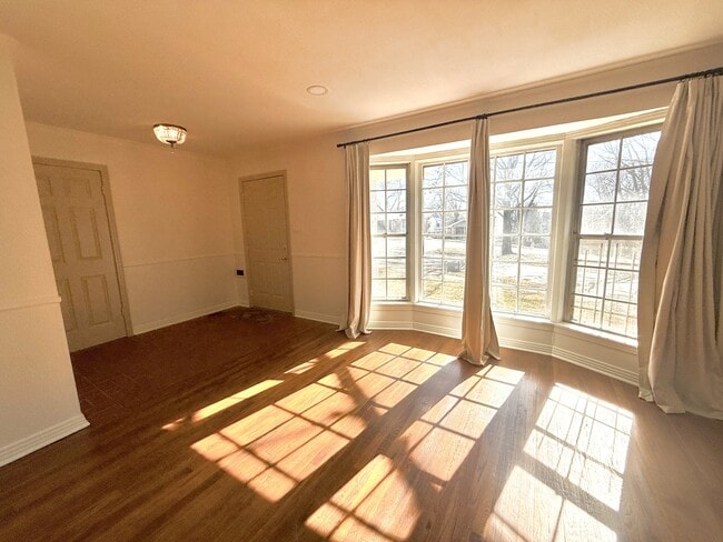 Foto del edificio - 1100 W Grand Ave