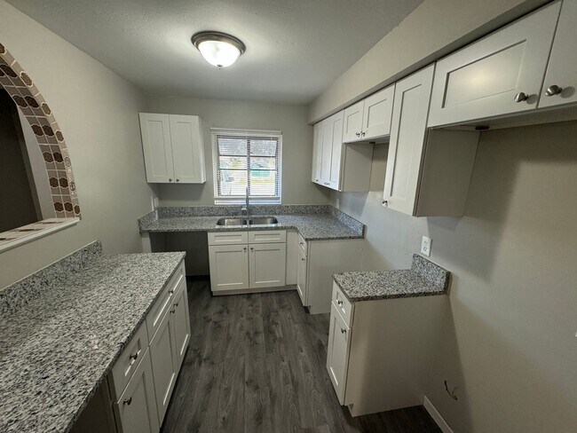 Foto del edificio - 1514 Clearlake Rd