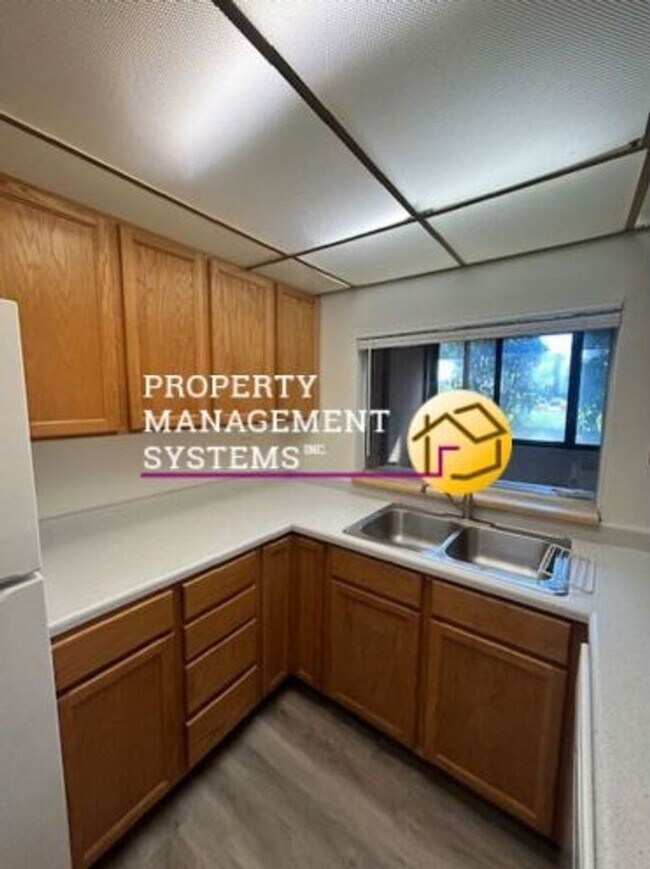 Building Photo - 2 Bedroom Sugarhouse Condo