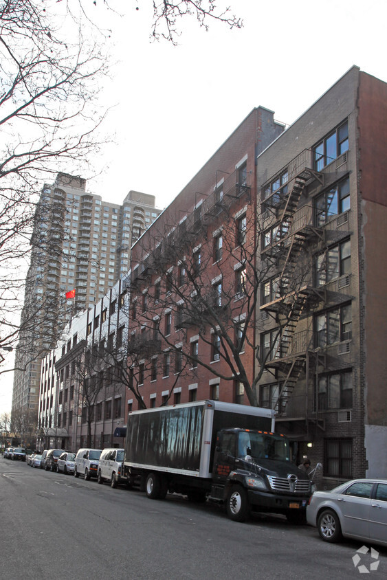 Foto del edificio - 330 E 35th St