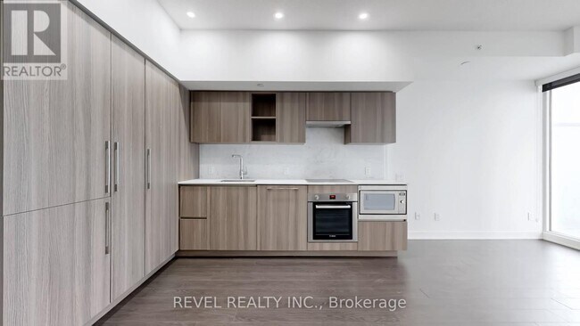 Building Photo - 19 Bathurst St