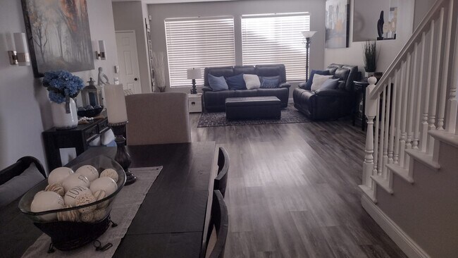 Foto del edificio - 40035 Temecky Way