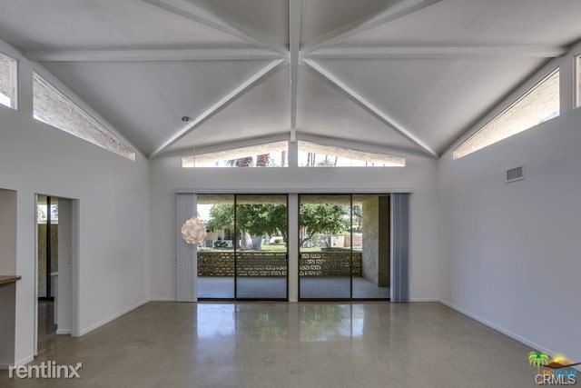 Building Photo - 2466 S Madrona Dr
