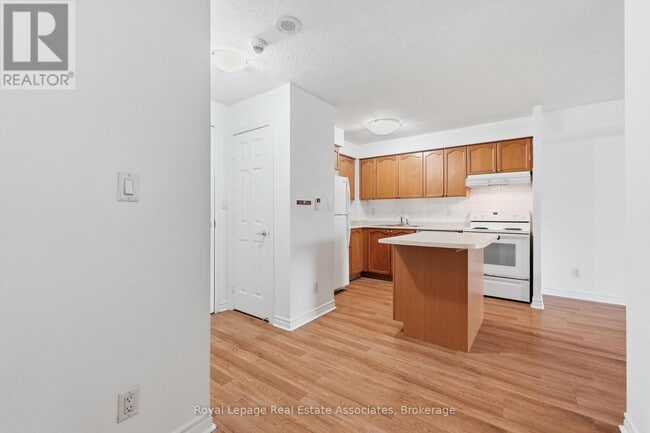 Building Photo - 3880 Duke of York Blvd