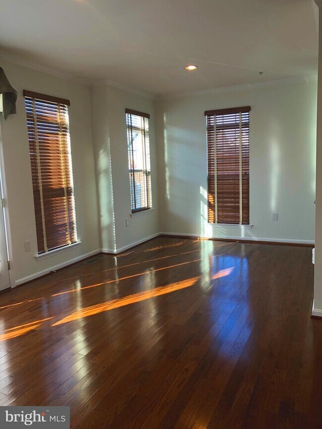 Foto del edificio - 4339 Talmadge Cir