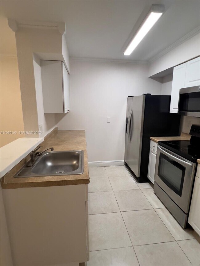 Foto del edificio - 2880 N Oakland Forest Dr