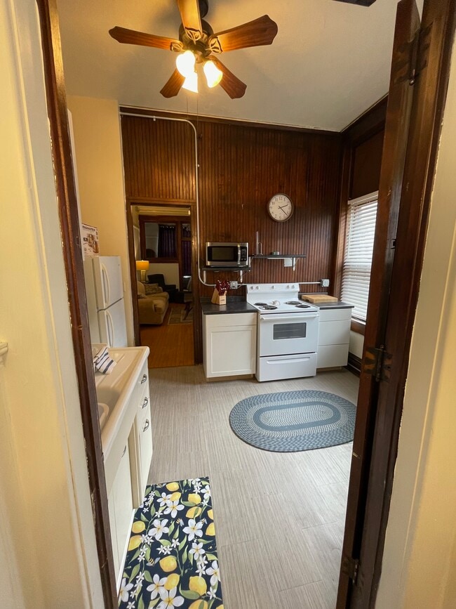 Kitchen - 13 E 1st St