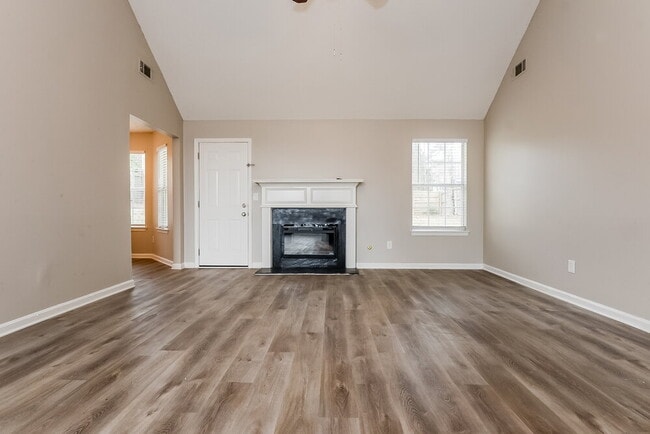 Foto del edificio - 5467 Sapphire Cir