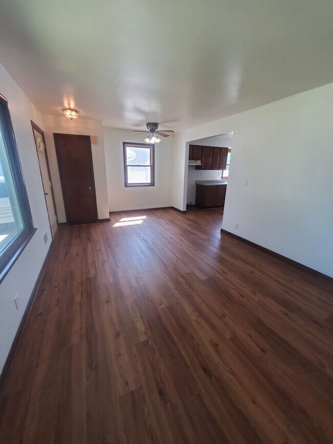 Foto del edificio - Single Family - 3 Bedroom - 1 bathroom - 2...