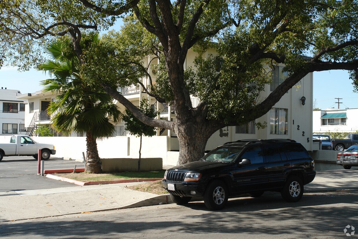Primary Photo - 1225 Mariposa St