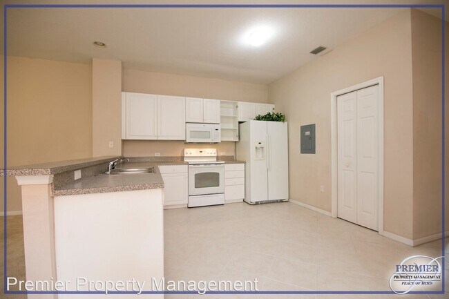 Building Photo - 3 br, 2 bath House - 10041 Heather Lane #303