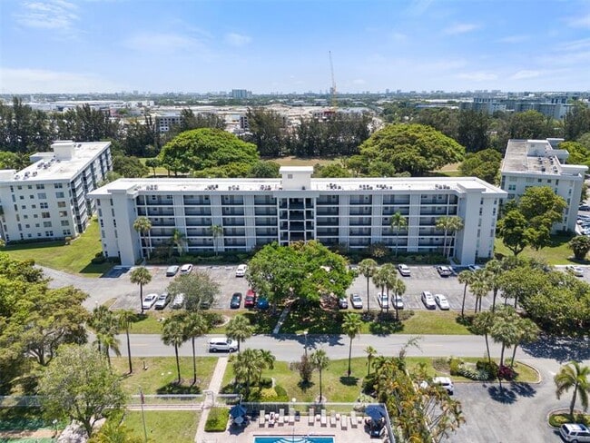 Building Photo - 2650 S Course Dr