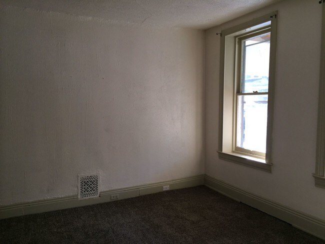 Foto del edificio - 735 W Poplar St