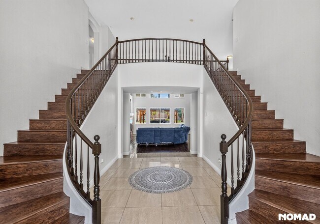 Building Photo - 353 Roydale Ave