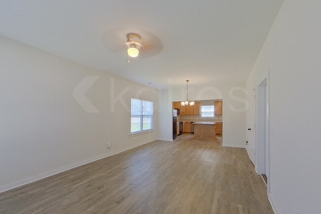 Building Photo - 105 Robin St