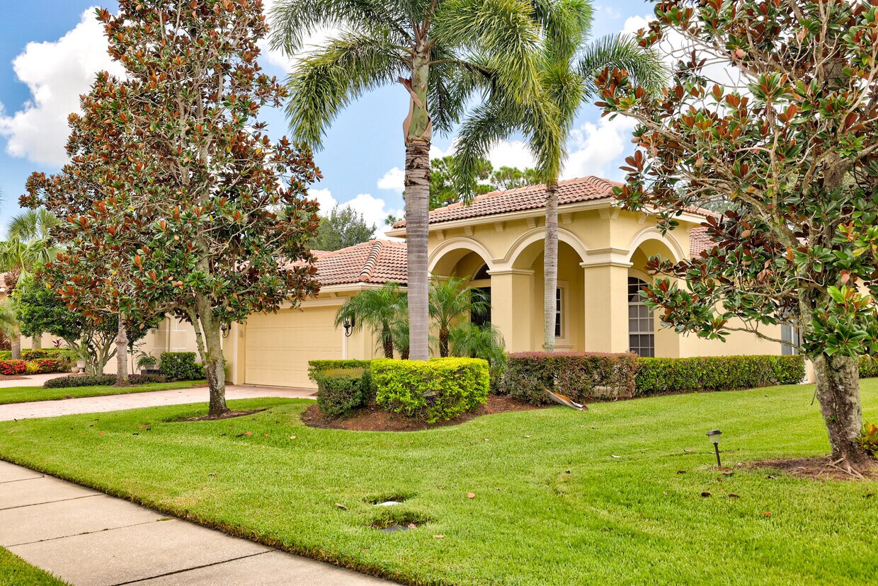 Foto principal - 8908 Champions Way