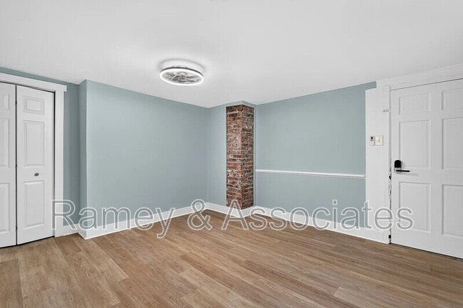 Building Photo - 837 E Burnett Ave